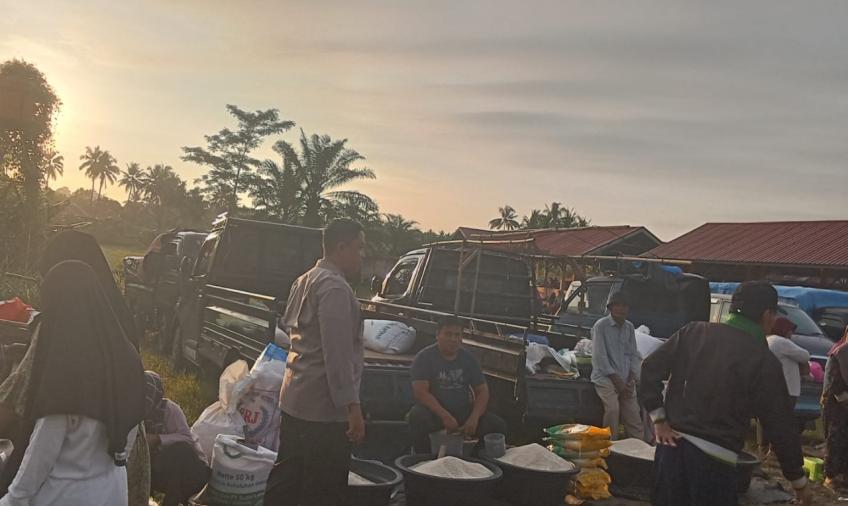 Anggota Polsubsektor Ilir Talo Laksanakan Sambang Pasar, Sampaikan Imbauan Kamtibmas 