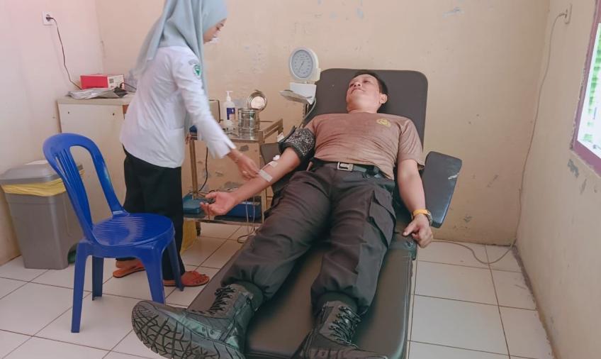 Hati yang Terpanggil, Polisi Polres Bengkulu Selatan Lakukan Donor Darah 