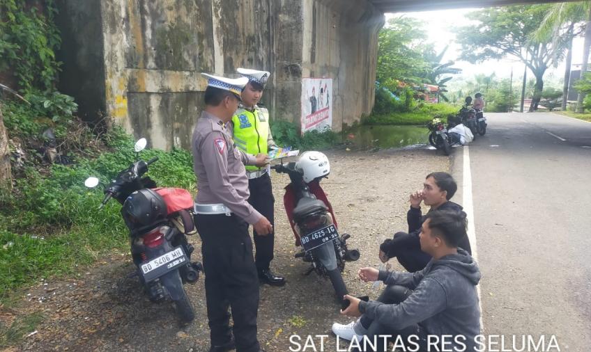 Unit Kamsel Sat Lantas Polres Seluma Melaksanakan Patroli Dialogis