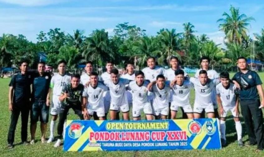 Tim sepak bola Polres Mukomuko FC berhasil melaju ke babak semifinal dalam ajang Open Turnamen Sepak Bola Pondok Lunang Cup XXVI Tahun 2025.