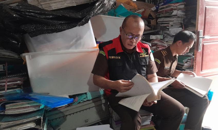 Kejati Geledah Tiga Gudang dan Sita Dokumen Penting