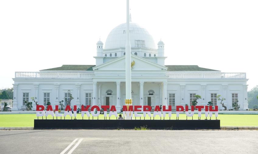 Balai Kota Merah Putih