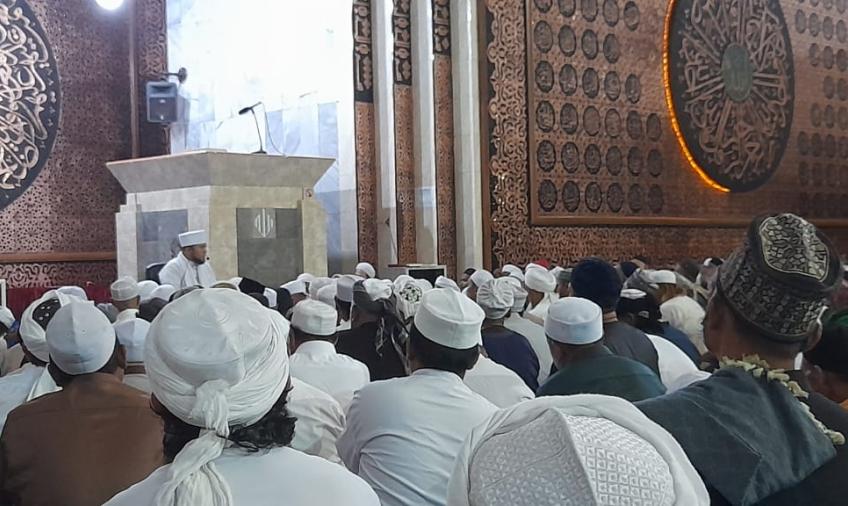 Gubernur Bengkulu, Helmi Hasan, di Masjid Agung At-Taqwa, Kota Bengkulu.