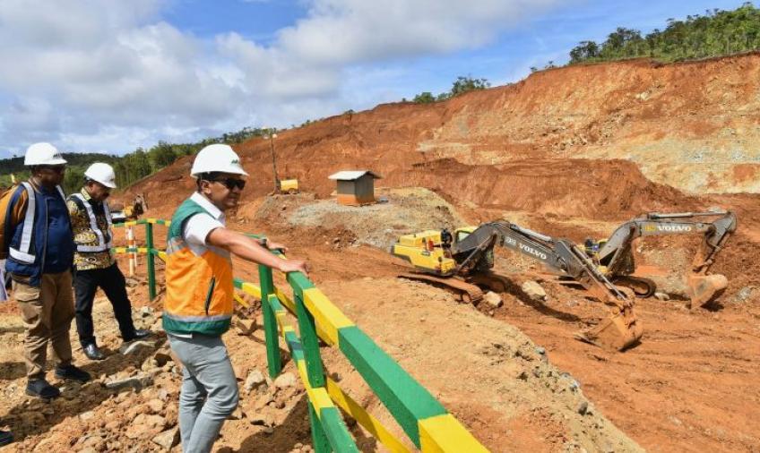 Menteri ESDM Bahlil Lahadalia di Pulau Gag.