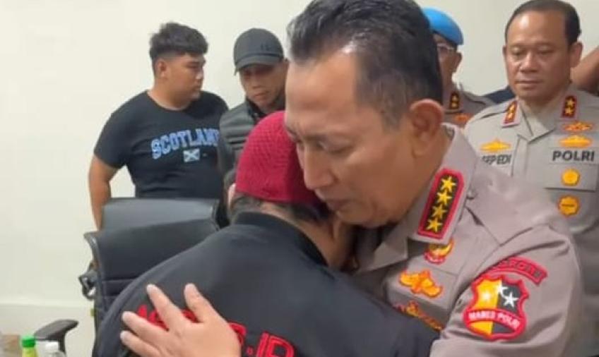 Kapolri Jenderal Listyo Sigit Prabowo Minta Maaf Usai Rantis Brimob Lindas Pengemudi Ojol Saat Demo di Jakarta. (Foto: Istimewa)