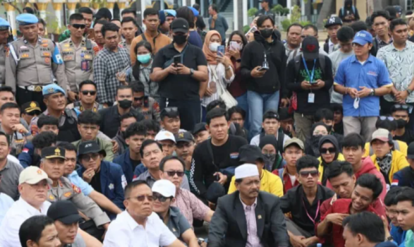 Kapolda Bengkulu Duduk Bersama Massa Aksi, Dengarkan Aspirasi Mahasiswa Secara Langsung