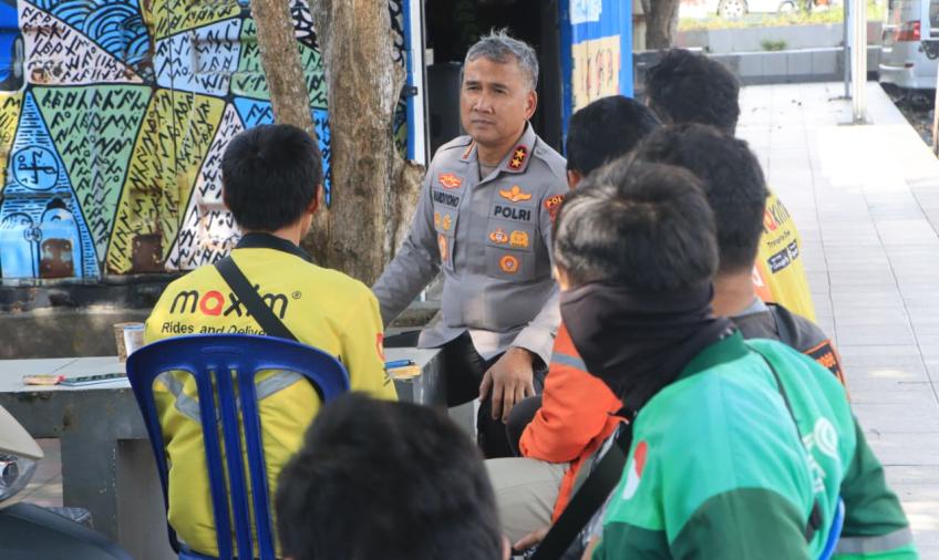 Kapolda Bengkulu Tinjau Gerai Ojol Kamtibmas di Balai Buntar dan Dialog dengan Driver Online