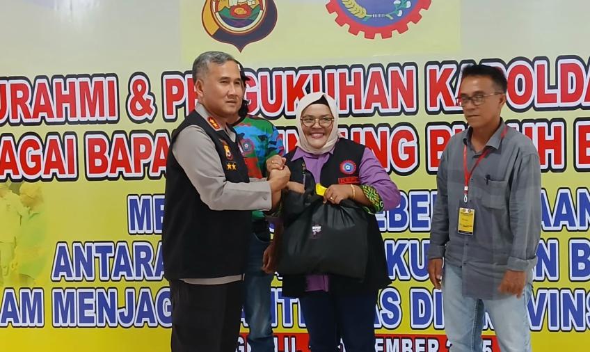 Polda Bengkulu Bagikan Sembako